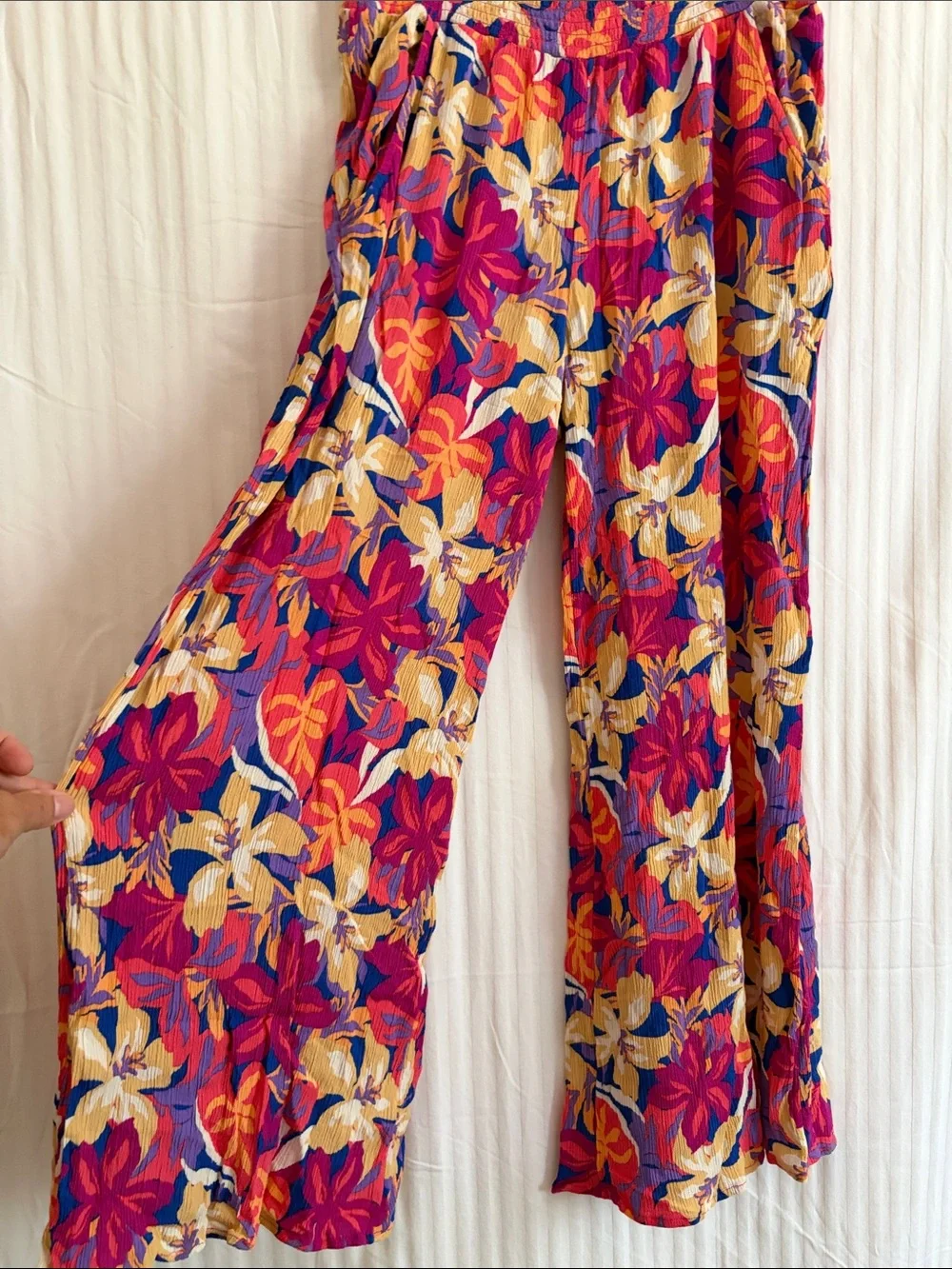 Rip Curl Colorful Floral pants in Fuchsia, Yellow & Blue size L - Picture 3 of 9